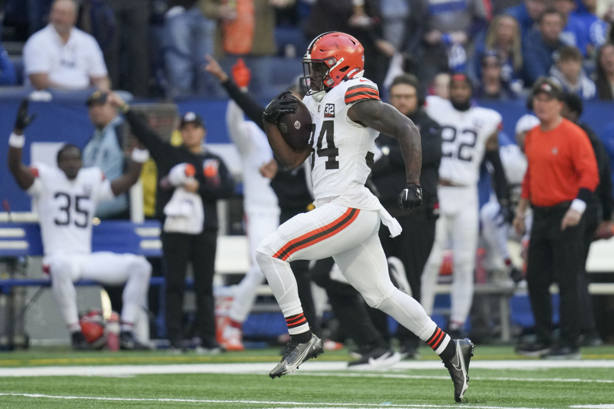 Oct 22, 2023; Indianapolis, Indiana, USA; Cleveland Browns running back Jerome Ford (34) rushes for a touchdown during a game against the Indianapolis Colts at Lucas Oil Stadium.